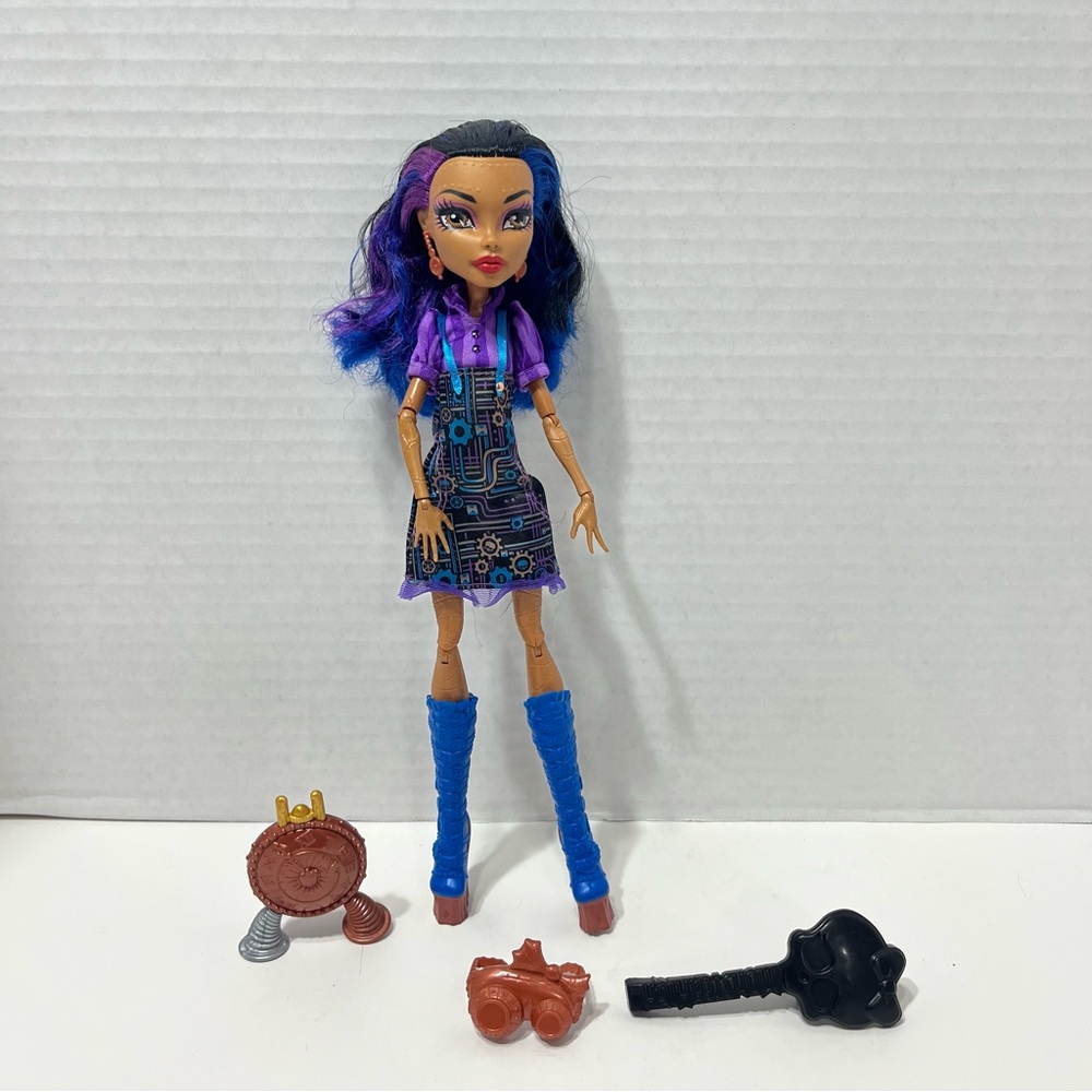 MONSTER HIGH Doll Robecca Steam Art Class doll toy